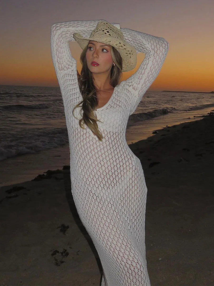 Saída de Praia Branca Sexy – Vestido Transparente com Manga Longa, Decote Profundo e Costas Nuas