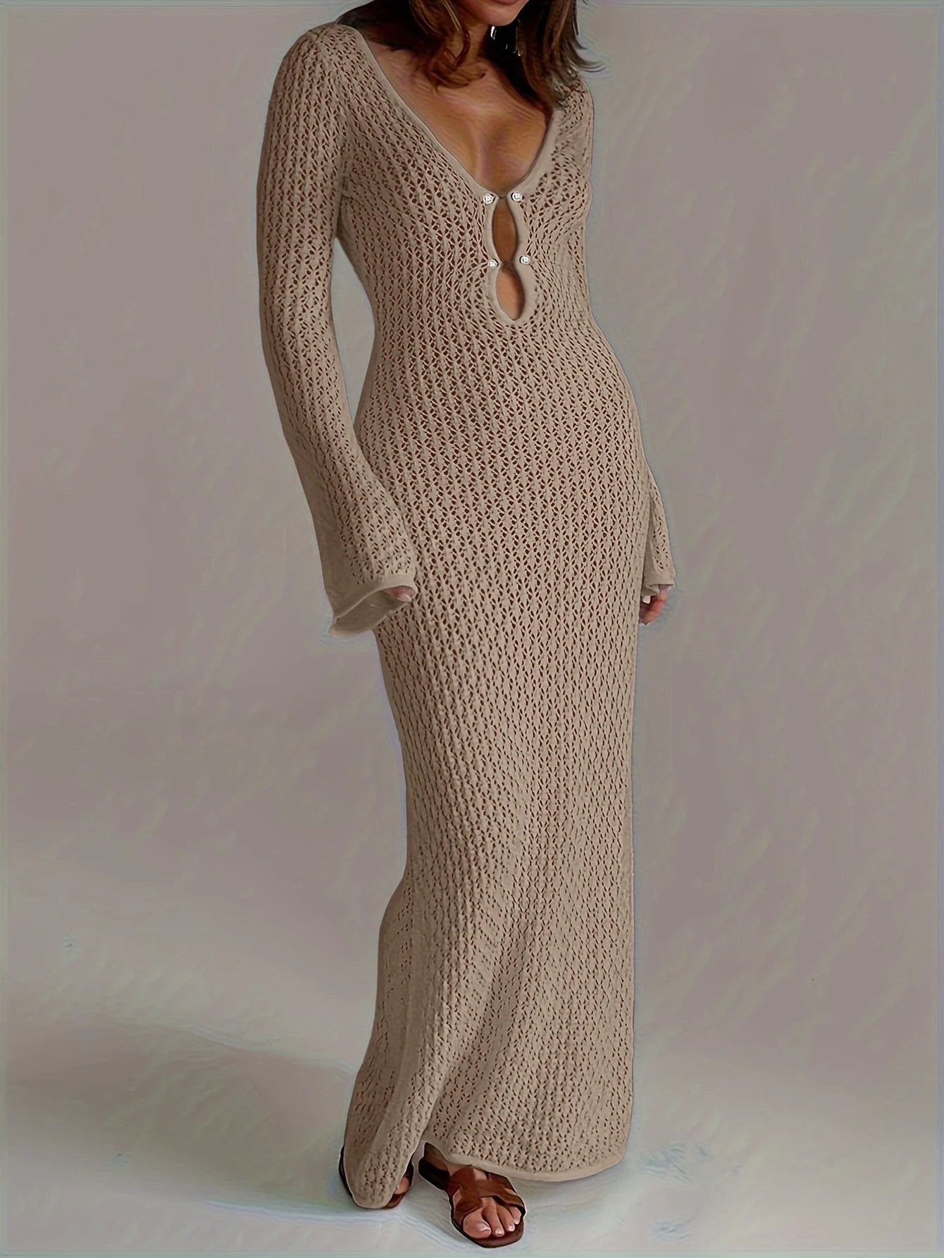 Saída de Praia Branca Sexy – Vestido Transparente com Manga Longa, Decote Profundo e Costas Nuas